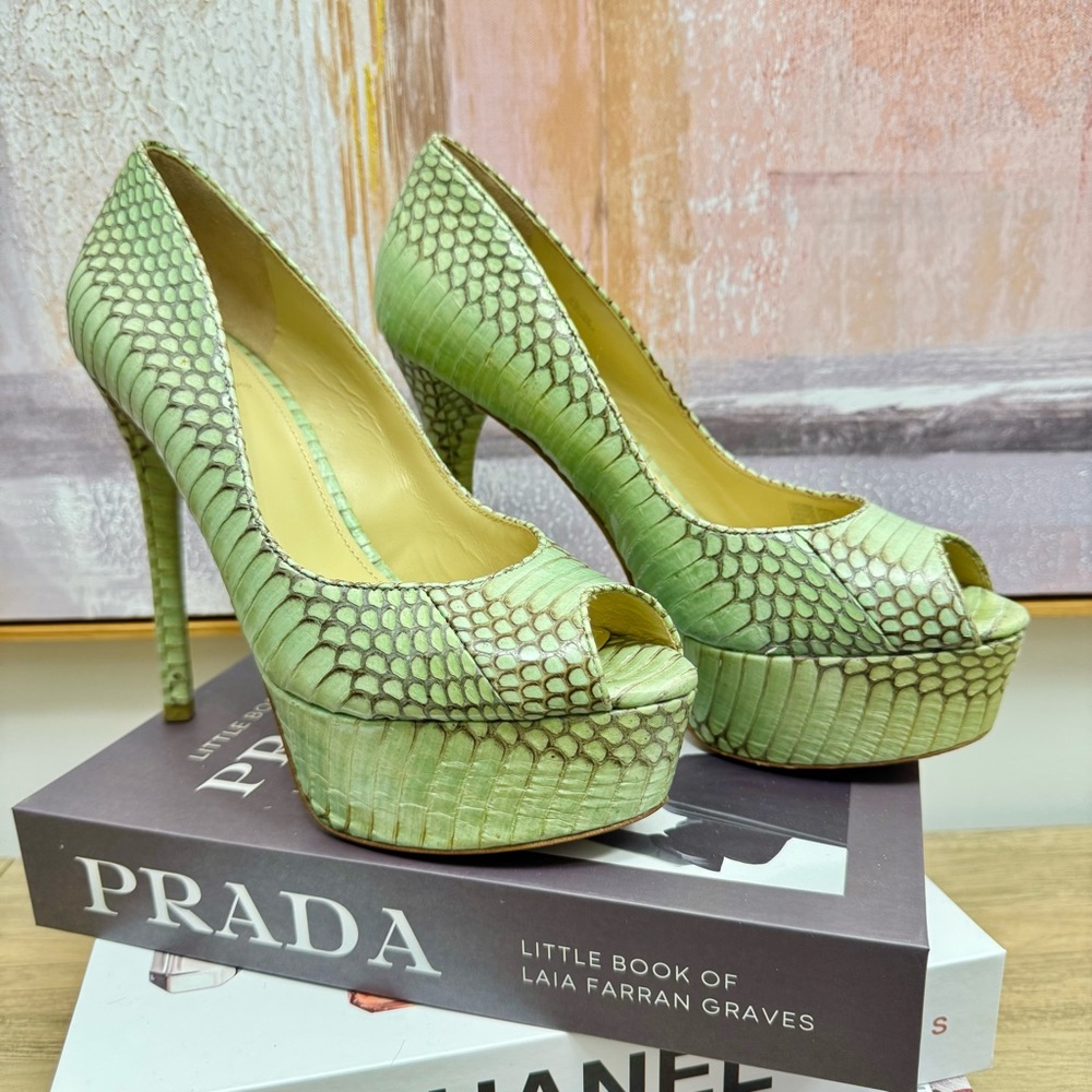 ❤️ Brian Atwood Bambola Python Snake Green Peep-Toe Platform Heels Leather Sole